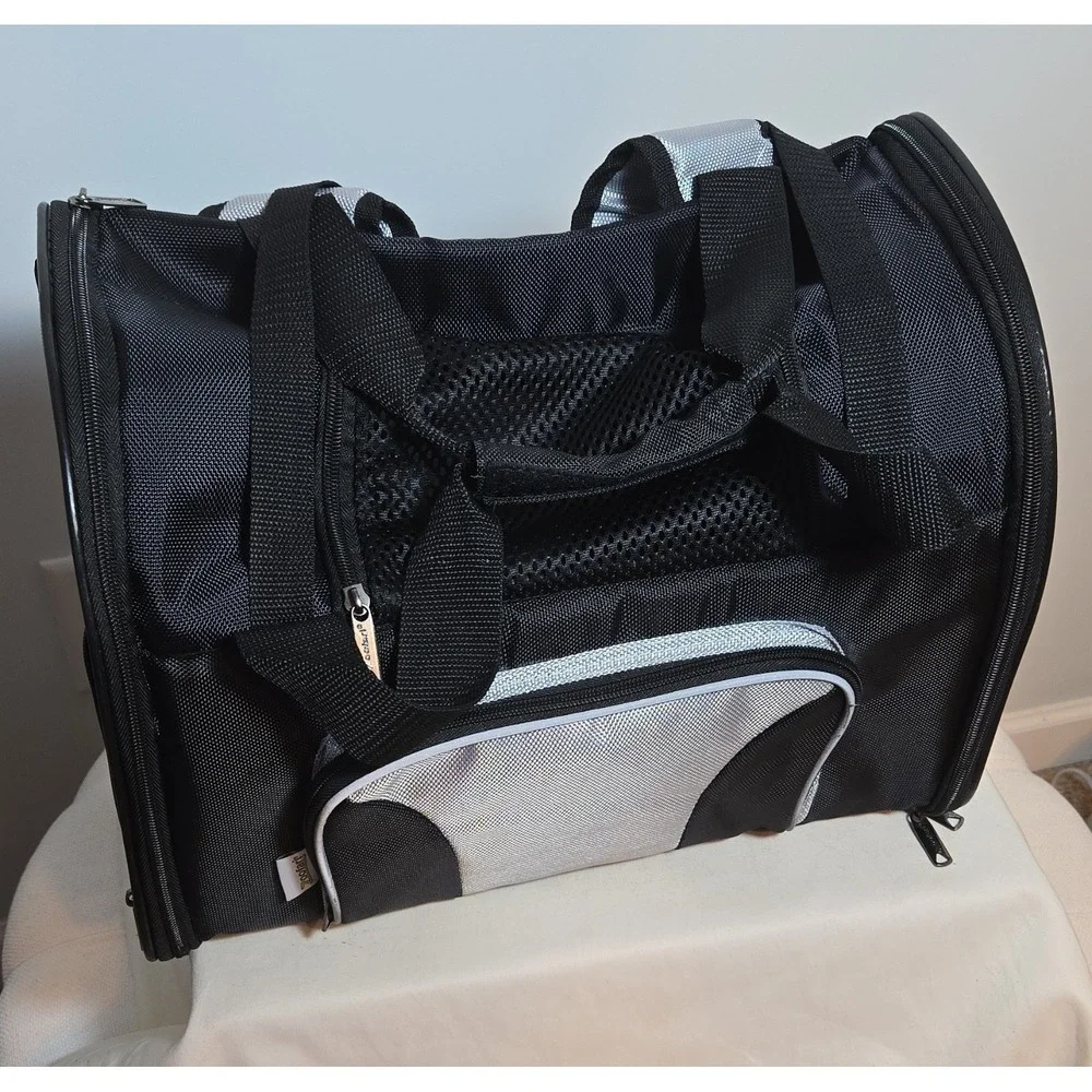 NWT Zoofari Backpack Pet Carrier for Small Dogs and Cats Black/Silver 17.6 lb